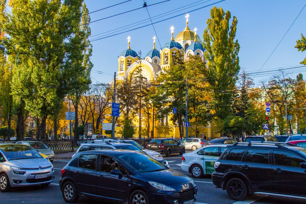 На бульварі Шевченка демонтують незаконні вивіски