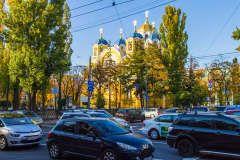 На бульварі Шевченка демонтують незаконні вивіски