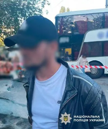 На автостанції біля вокзалу Києва затримали чоловіка з гранатою