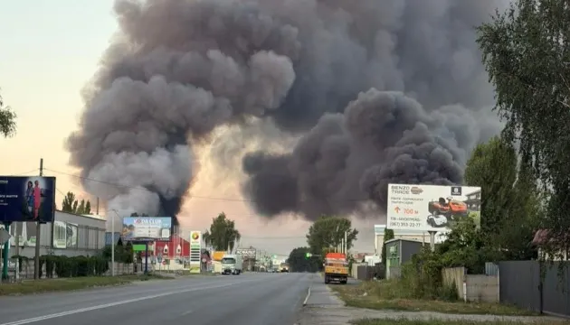 На Київщині за два дні атак пошкоджено 17 складів і 19 будинків, є загибла та поранені