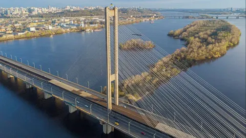 Південний міст у Києві частково перекриють на три дні