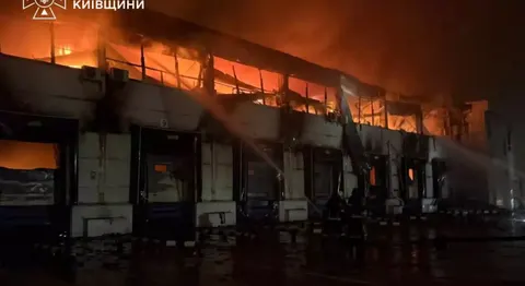 У Борисполі після атаки частково зруйновано багатоповерхівку, двоє постраждалих