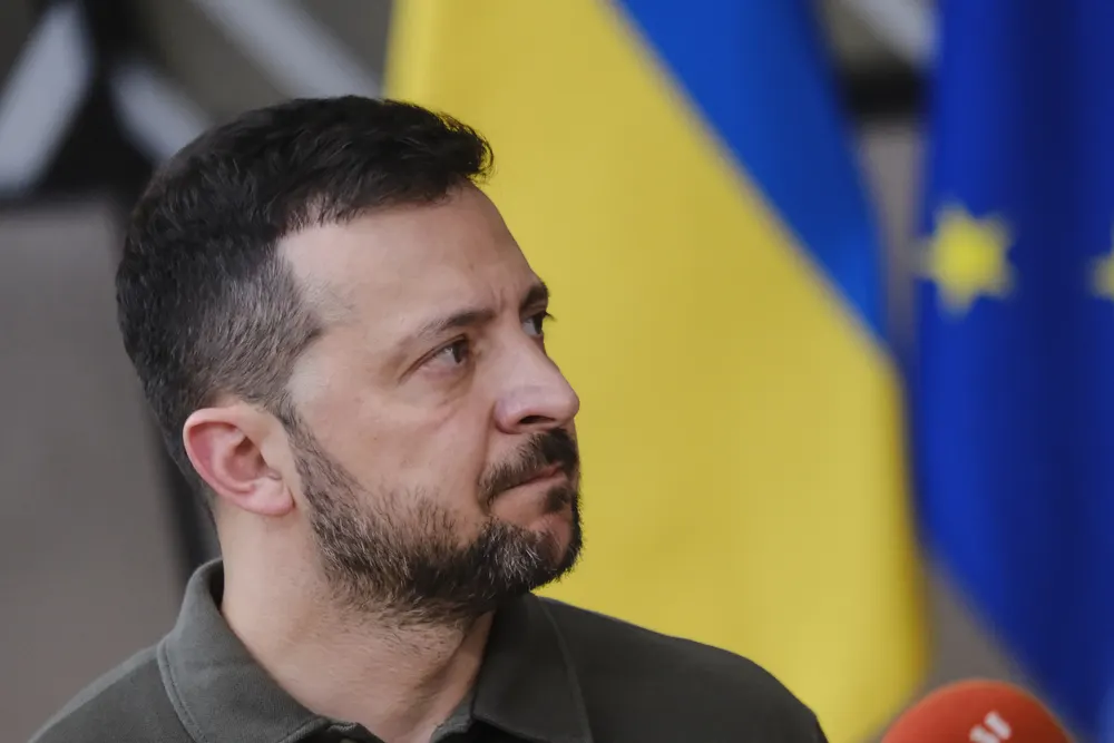 Зеленський вимагає від Ради звільнити Кравченка, який уже виїхав за кордон