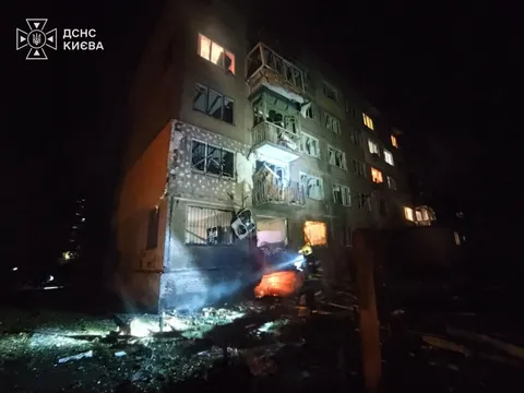 Нічна атака на Київ: п'ятеро постраждалих, влучання в п'ятиповерхівку