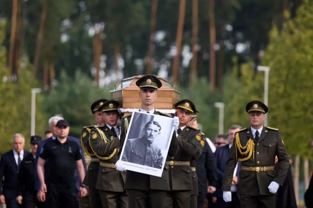 Останки Євгена Коновальця перепоховали у Києві на військовому кладовищі