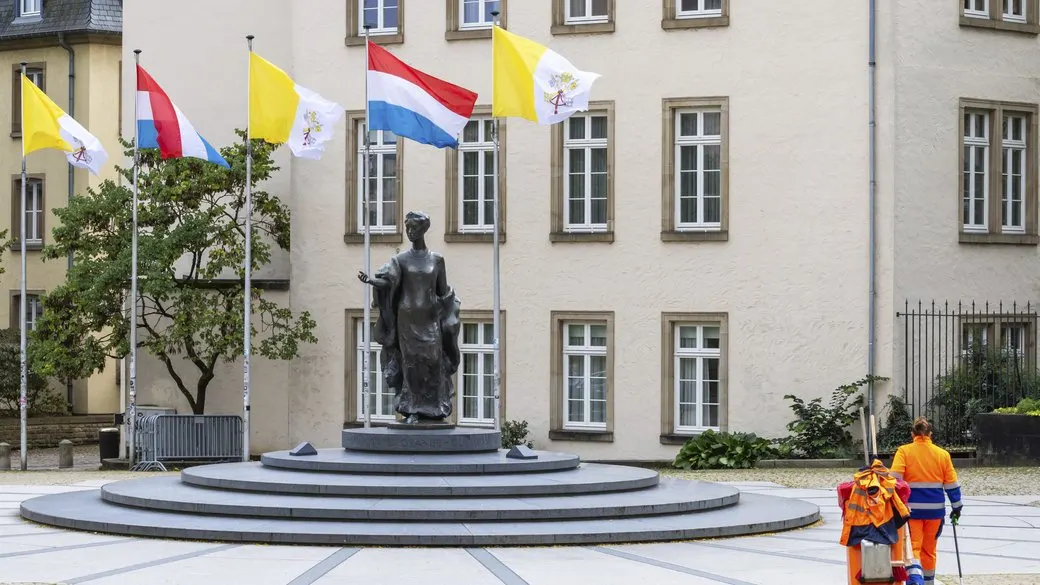 Аеропорт Люксембурга зупиняв польоти через дрони: влада шукає їхнє походження