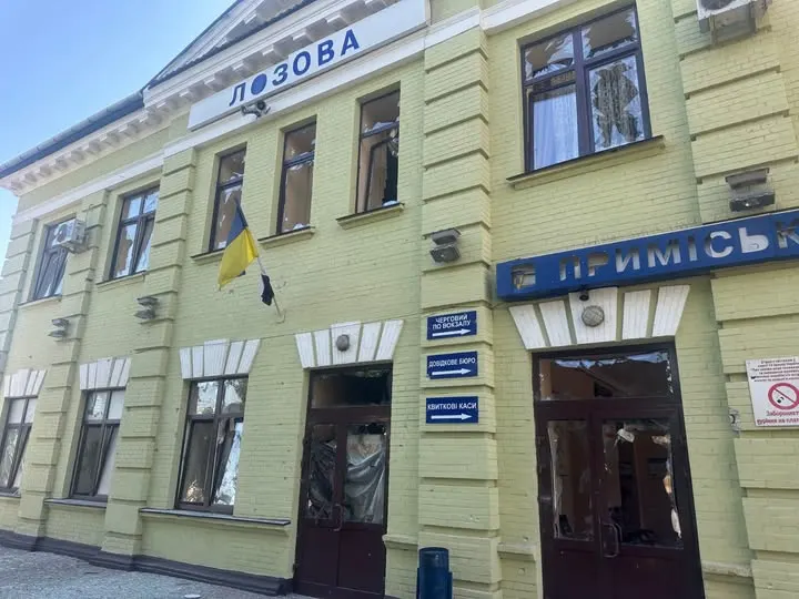 Удар по станції Лозова: двоє залізничників загинули, восьмеро поранені