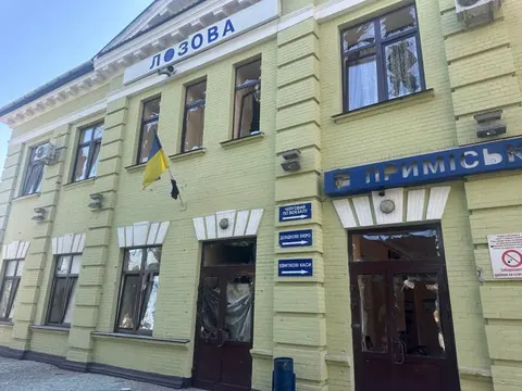 Удар по станції Лозова: двоє залізничників загинули, восьмеро поранені
