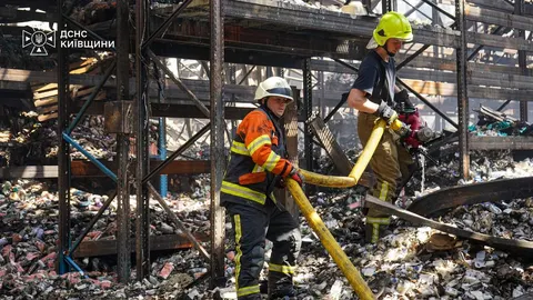 На Київщині триває ліквідація пожеж після атаки РФ 20 серпня
