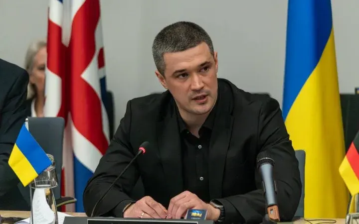 Колишній міністр оборони Федоров задекларував понад 1,1 млн грн зарплати