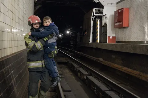 Інженер пропонує алгоритм, який дозволить метро на червоній гілці не зупинятися під час тривог