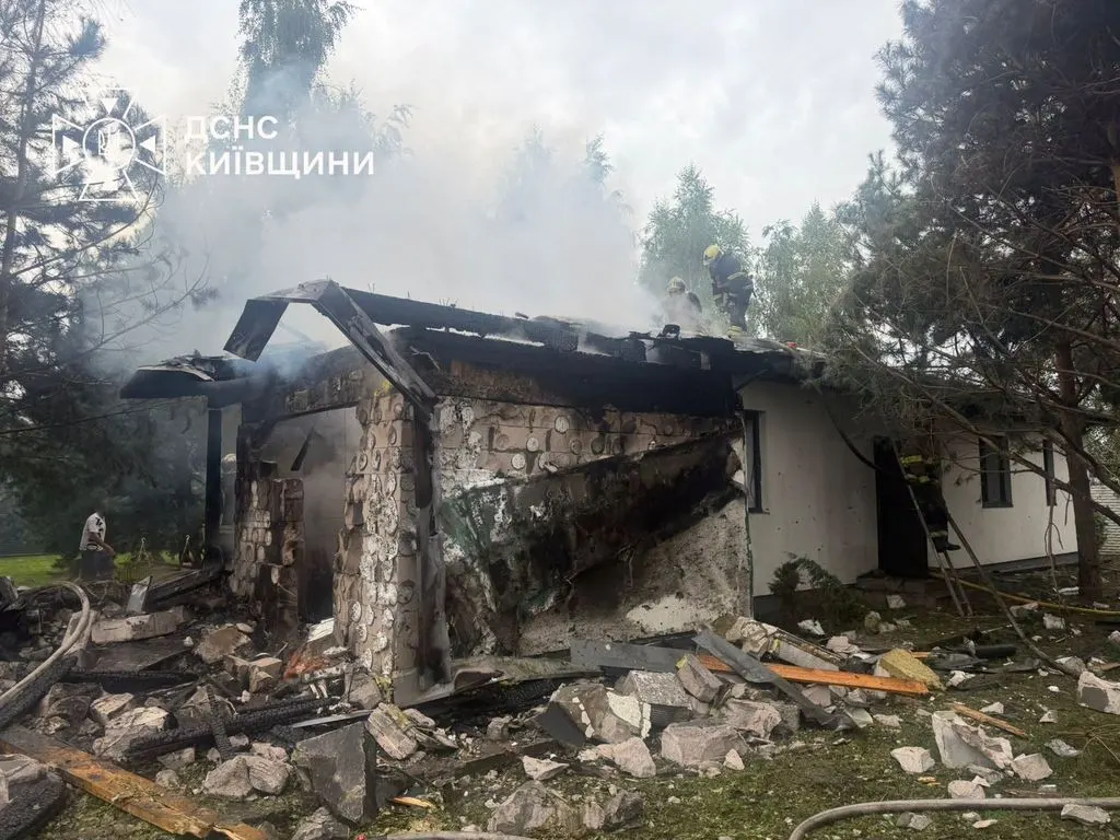Атака на Київ та область: пошкоджені будівлі, є постраждалі