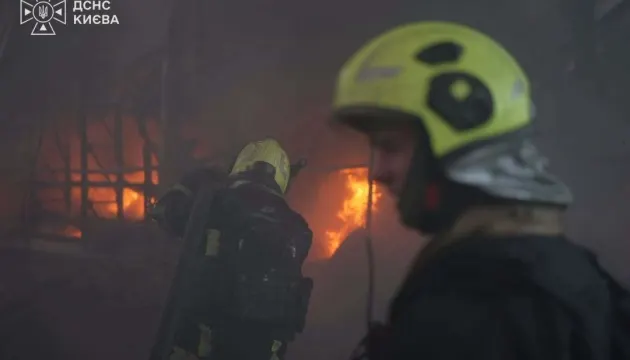 У Борисполі російська атака поцілила у склади та об'єкти Червоного хреста