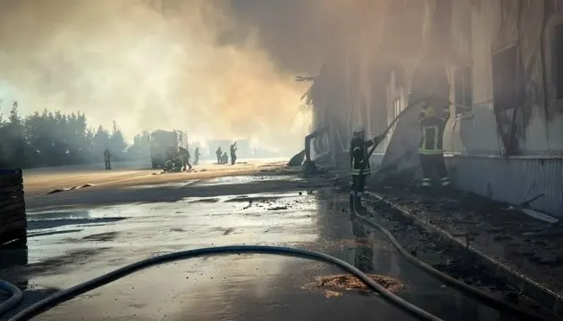 На Бориспільщині гасять склади після нічної атаки РФ