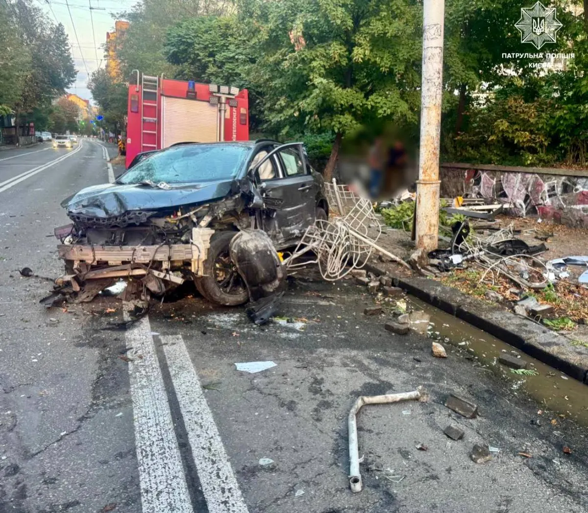 У Києві нетверезий водій Nissan влаштував ДТП на Великій Житомирській