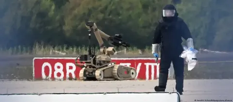 У Лейпцигу шукають уламки другого дрона біля українського літака