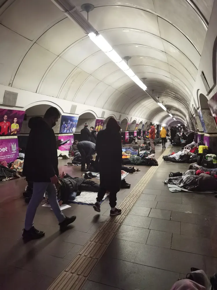 Метро спростувало обмеження доступу на станції під час тривоги