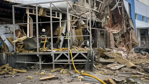 У Бориспільському районі гасять масштабну пожежу на фармскладах після атаки дрон