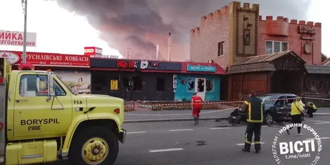 У Борисполі двоє людей вціліли в авто після атаки 20 серпня