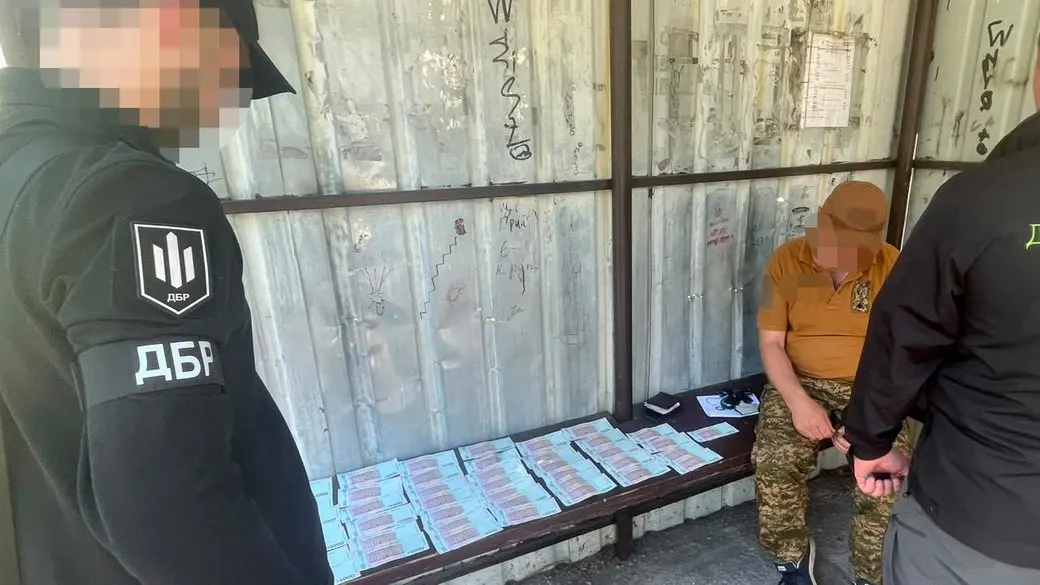 На Київщині судитимуть командира взводу, який вимагав 80 тисяч гривень у сестри підлеглого