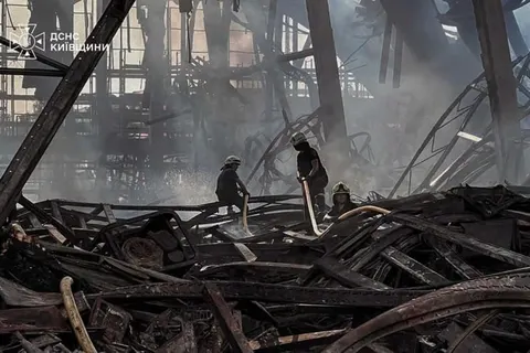 На Київщині третій день гасять пожежі після атаки 5 серпня