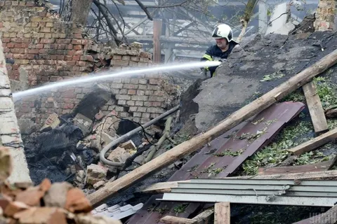 Ворожий дрон вдарив по складах на Київщині: постраждав чоловік
