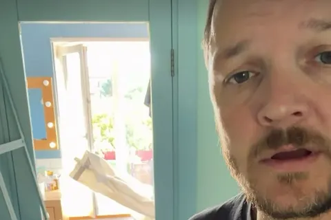 Будинок лідера O.Torvald пошкоджено під час атаки на Київщині