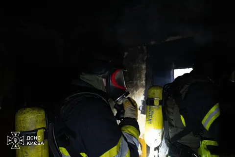 Атака на Київ: 14 постраждалих, пошкоджено будинки та автівки