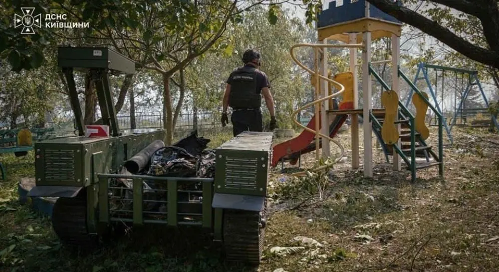 У Милі на Київщині четверту добу триває ліквідація наслідків атаки БпЛА