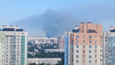 Ранкова атака РФ: поранені четверо мешканців Київщини, пошкоджено склади та буди