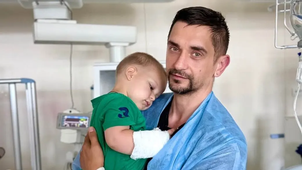 На Київщині змія вкусила дворічного хлопчика: лікарі врятували дитину