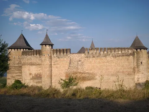 У Хотинській фортеці обвалилася частина оборонного муру: подробиці