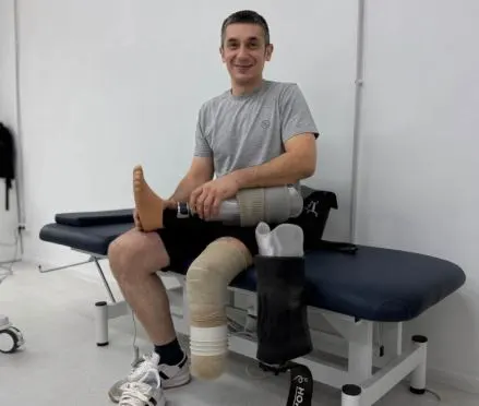 В Університетській лікарні виготовили перший біговий протез для ветерана Романа