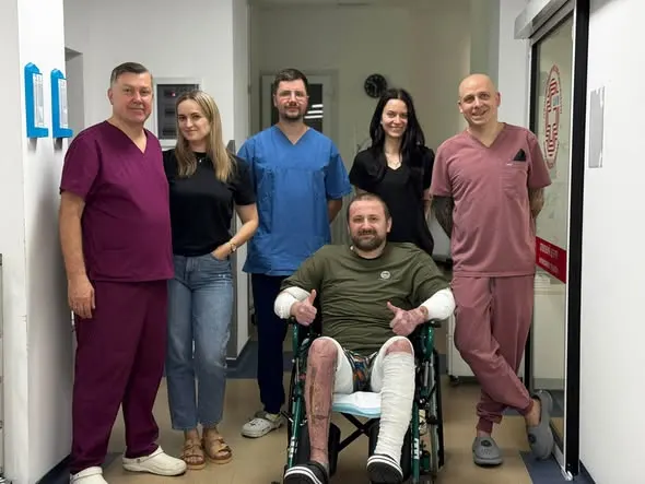 У Львові врятували чоловіка з 80% опіків: лікарі використали шкіру свині та риби