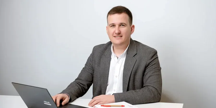Нова пошта децентралізує зберігання посилок після удару по складу на Київщині