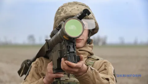 Над Бориспільщиною працює ППО: мешканців закликають лишатися в укриттях
