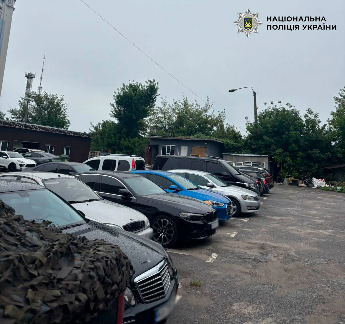 У Києві підприємець самовільно зайняв 20 соток у центрі та зробив парковку