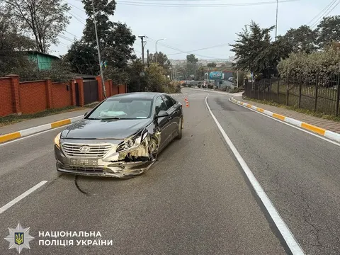 У Петропавлівській Борщагівці нетверезий водій збив жінку на тротуарі