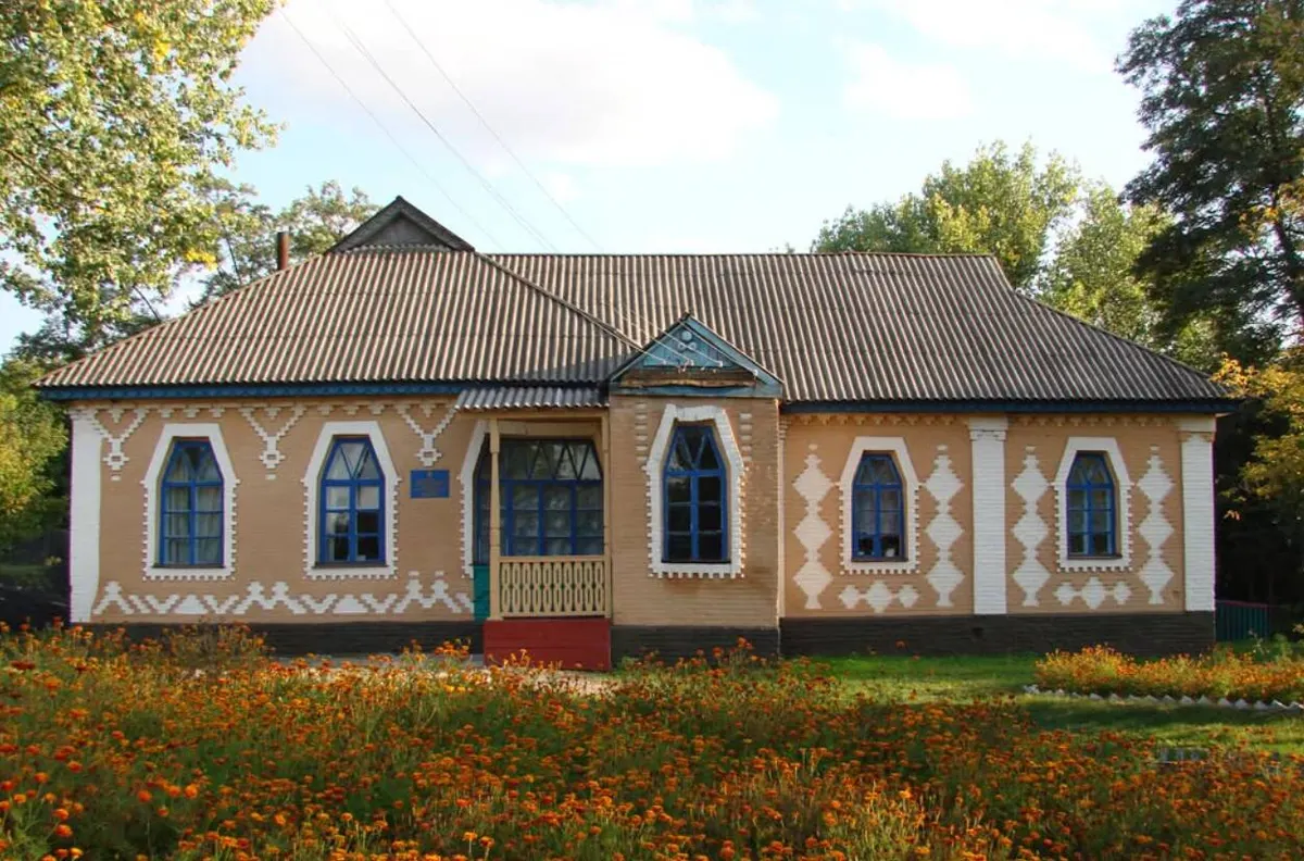 На Сіверщині активісти домоглися захисту двох історичних земських шкіл