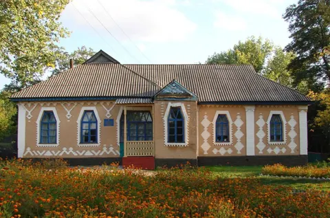 На Сіверщині активісти домоглися захисту двох історичних земських шкіл