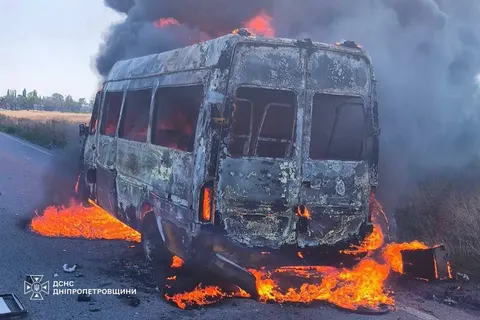 Дрон атакував маршрутку на Дніпропетровщині: семеро поранених