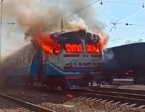 Удар БпЛА по електропоїзду під Харковом: двоє загиблих, п'ятеро поранених