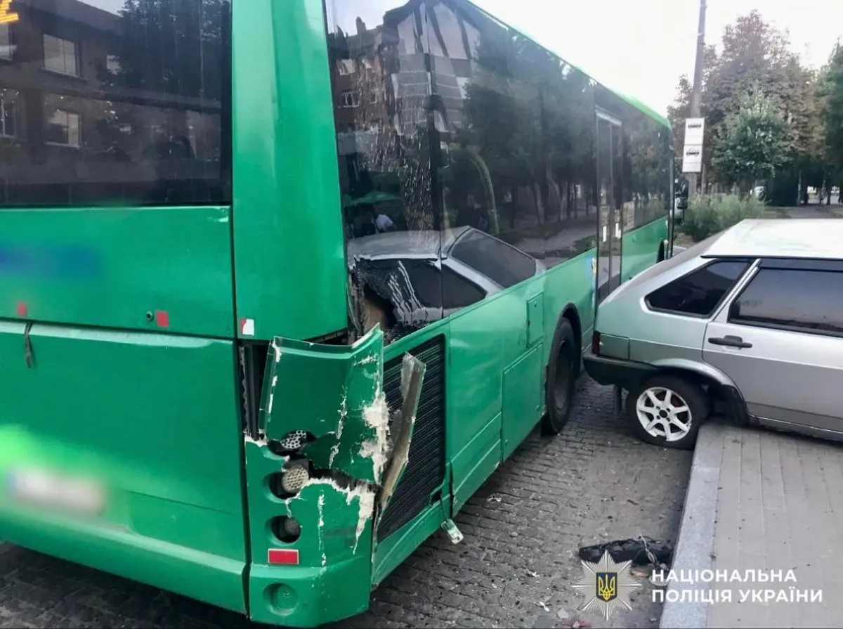 У Білій Церкві водій на зупинці збив жінку: поліція розслідує ДТП