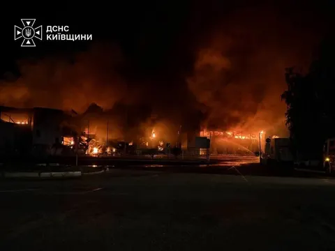 У Борисполі безпілотник влучив у багатоповерхівку: двоє поранених