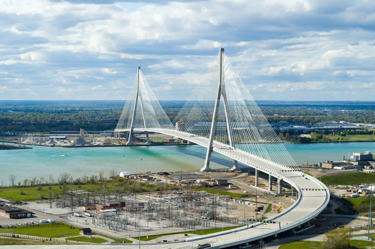 Новий міст між США та Канадою відкрили без американських посадовців