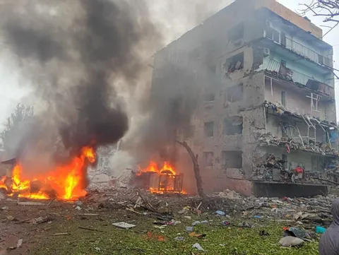Удар по Олександрівці на Донеччині: четверо загиблих, під завалами шукають людей