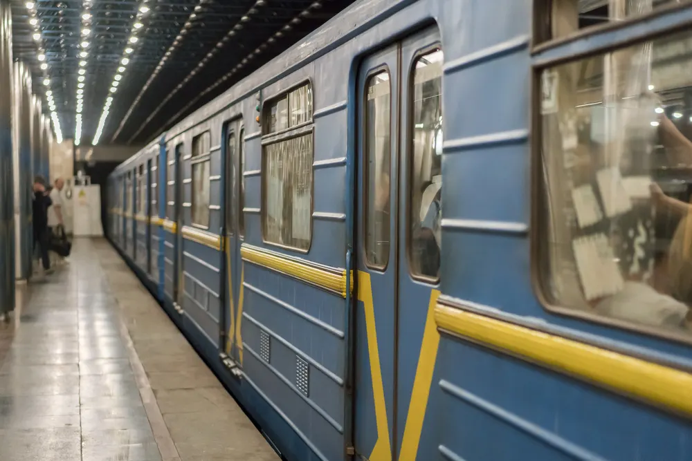 Другий вестибюль станції метро «Почайна» знову працює