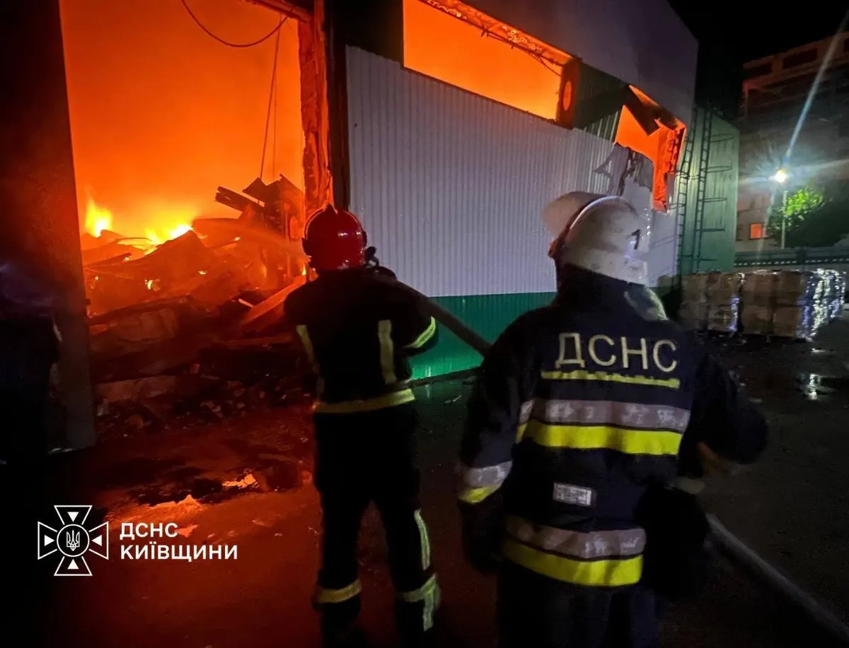 Нічна атака на Київщину: пошкоджені будинки, є загиблі та поранені