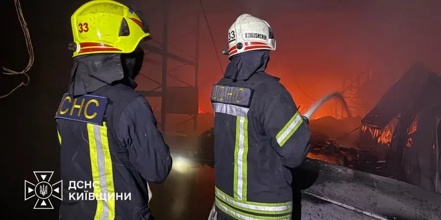 Майже доба безперервних атак: на Київщині пошкоджено дев'ять цивільних об'єктів
