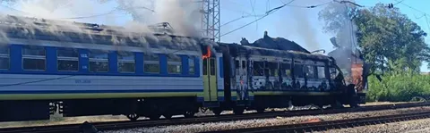 На Харківщині дрон поцілив у пасажирський потяг, є постраждалі